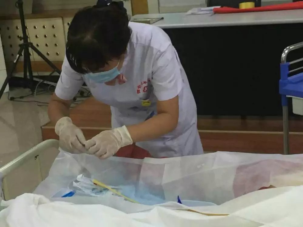 西安北车医院举行导尿技术操作培训