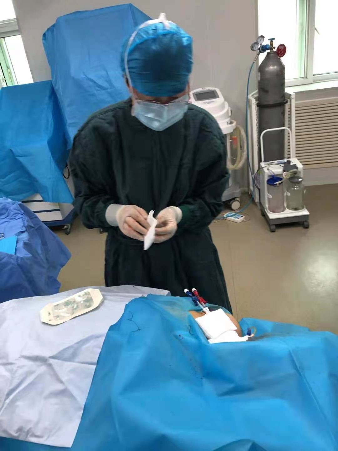 我院肾内科自主完成首例长期透析导管置入术